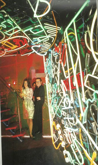 La menesunda, de Marta Minujin y Rubén Santantonin
